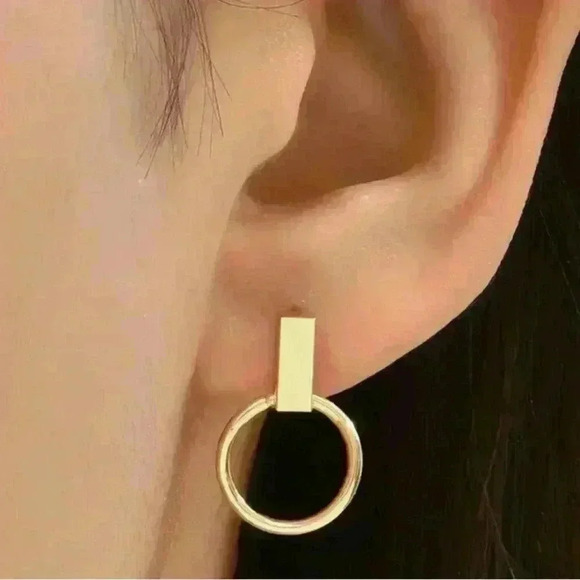 Elegant Golden Round Stud Earrings - Picture 1 of 5